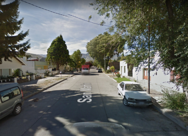 Totalmente ebrios, rompieron vasos y tiraron piedras a un bar