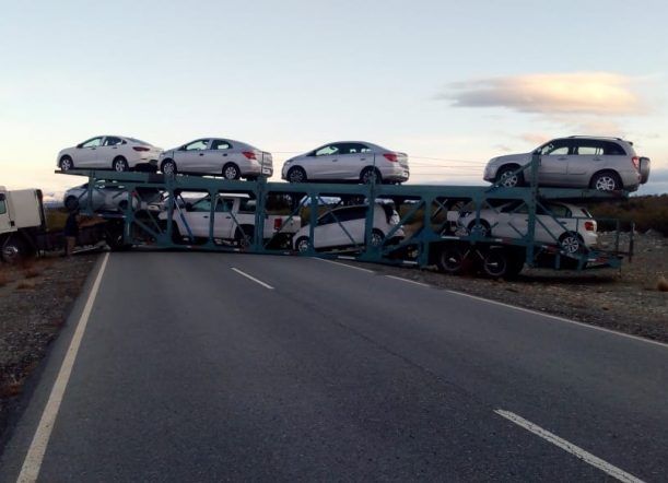 Por una mala maniobra quedó atravesado en la ruta