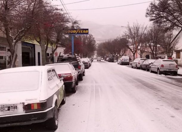 Un recorrido por Esquel en la helada mañana de sábado