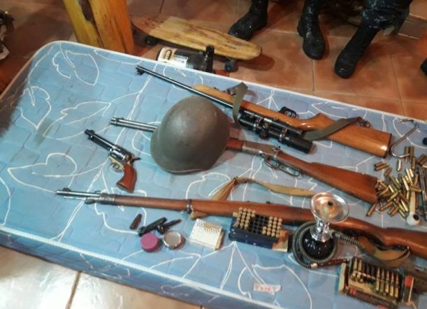 Corcovado: Secuestran armas y hasta un mortero en un allanamiento