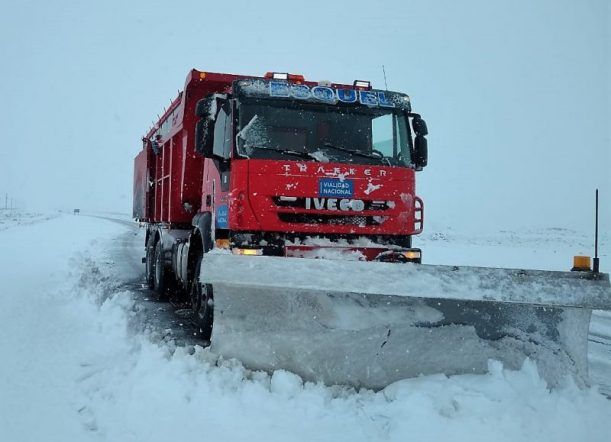 Intensas nevadas: Continúan los cortes de rutas en la cordillera
