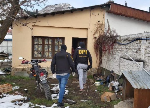 Vargas: En allanamientos encontraron un arma y marihuana