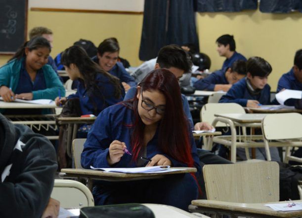 Expectativas y oportunidades educativas y laborales en jóvenes argentinos Informe del Observatorio de Argentinos por la Educación
