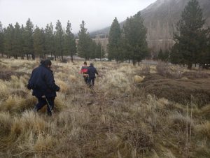 Intentaron ingresar a la ciudad caminando por las vías