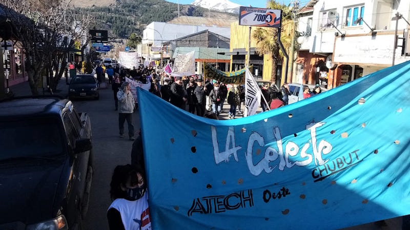 Estatales marcharon por el centro de Esquel