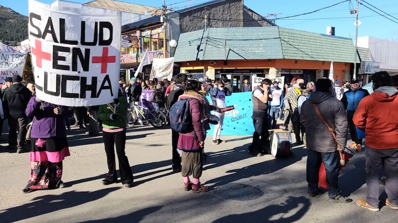 Estatales marcharon por el centro de Esquel