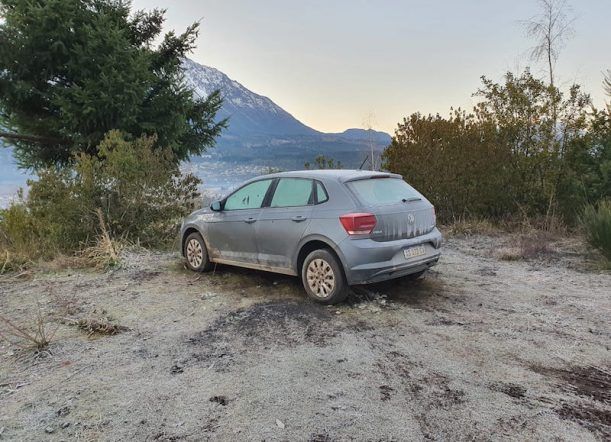Les robaron el auto de su casa y apareció abandonado