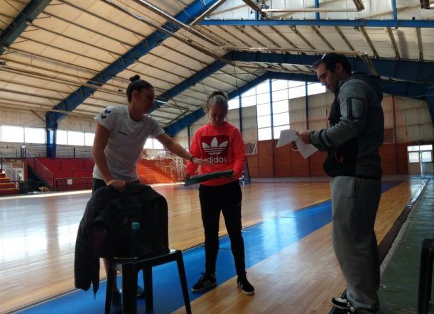 Handball: Luciana Codesal entrena en Esquel