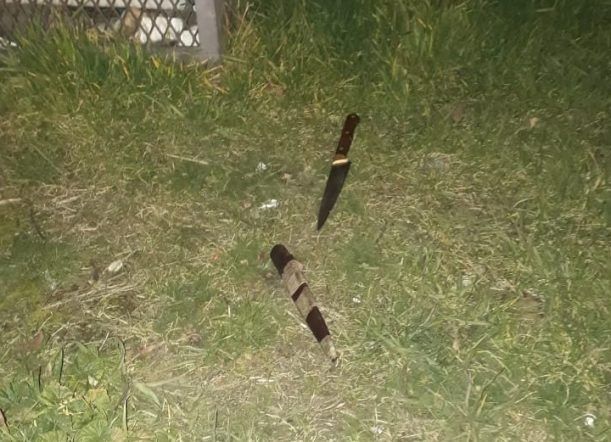 Dos demorados por pelear con cuchillos en un bar