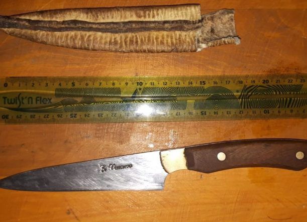 Entró en la casa de un vecino y lo agredió con un cuchillo