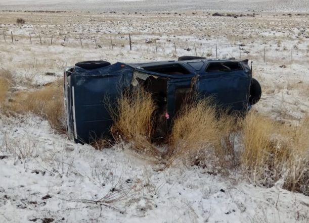 Volcó una camioneta chilena en la zona de Gobernador Costa