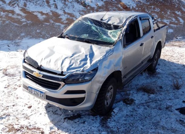 Viajaban a realizar la diálisis en Esquel y volcaron