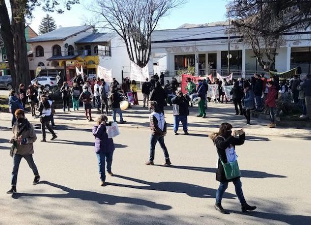 Expresiones en la manifestación contra el Gobierno Provincial