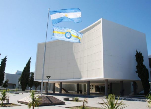 Un empleado de la Legislatura dio positivo de COVID-19