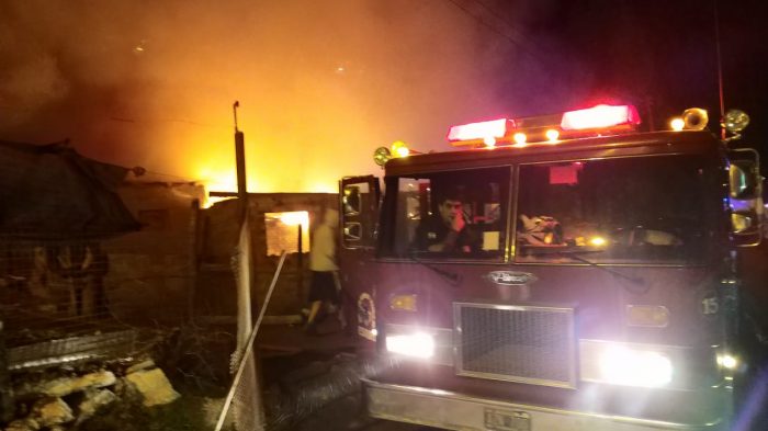 Voraz incendio de una casa dejó a un hombre lesionado