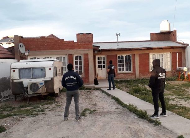 Allanamientos y detención por estafas vinculadas con el IPV
