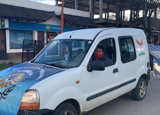Marcha y bocinazo de retirados de la Policía en Esquel