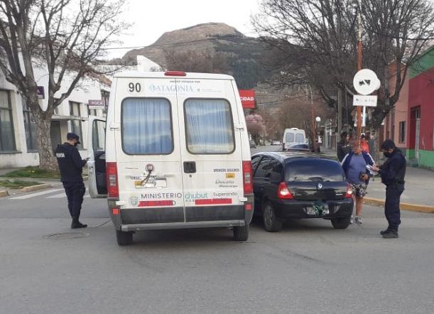 Un móvil del Ministerio de Salud protagonizó un choque