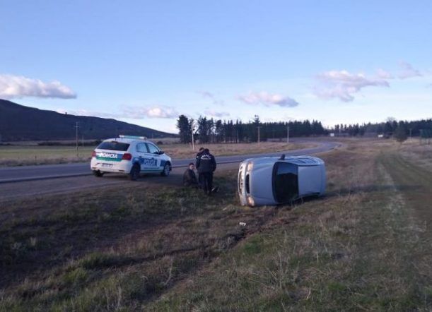 Ruta 259: Esquivó una liebre, perdió el control y volcó
