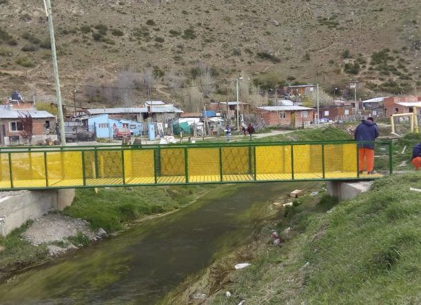 Emplazaron la nueva pasarela del barrio Baden I