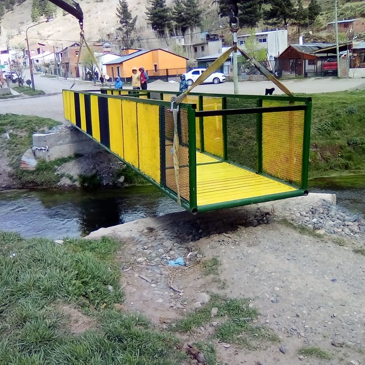 Emplazaron la nueva pasarela del barrio Baden I