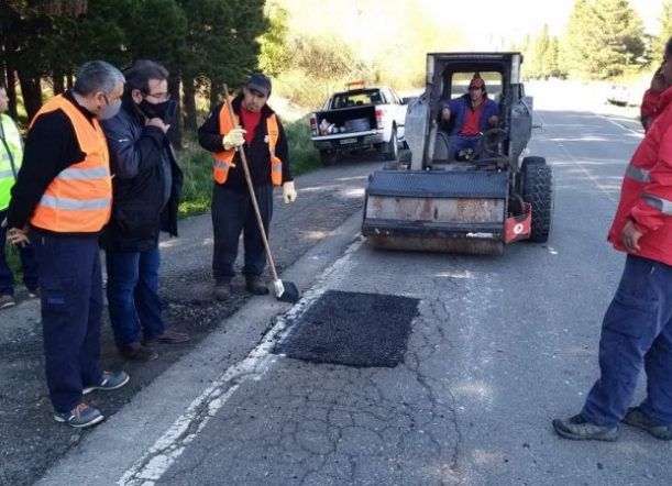 Vialidad prueba nuevos materiales para asfalto y bacheo