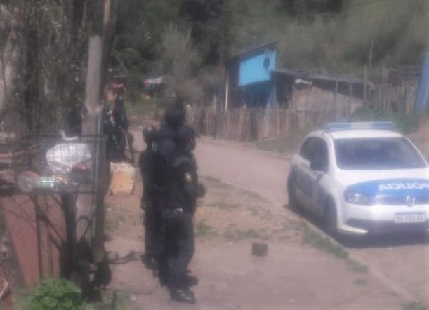 Disparos, disturbios y un nuevo ataque con piedras a policías