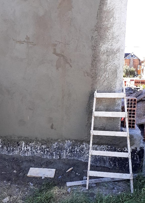 Trevelin:Se quebró la escalera y cayó desde casi 2 metros