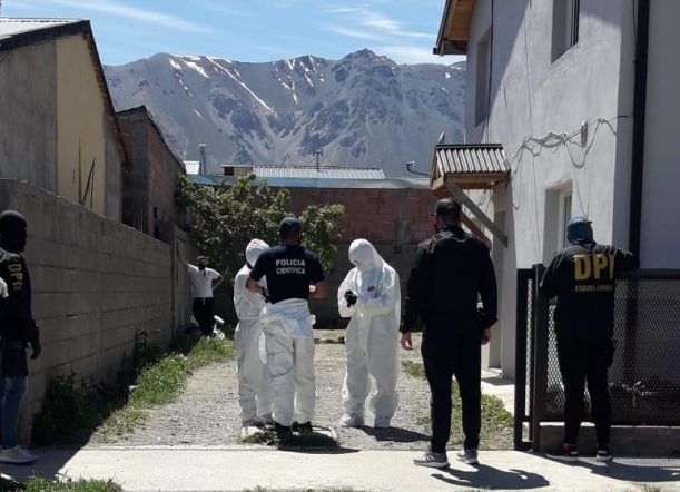 Investigaban un robo de armas, dieron con un contacto COVID