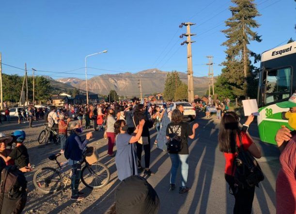 No a la Mina, presente en el ingreso a Esquel