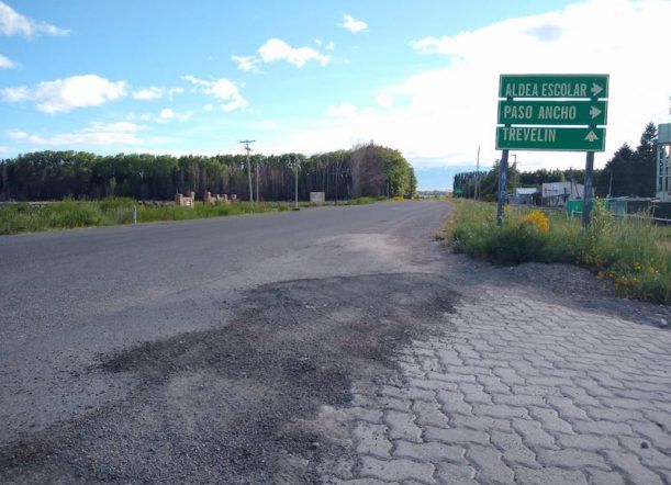 Repararon baches en el tramo Trevelin-Aldea Escolar