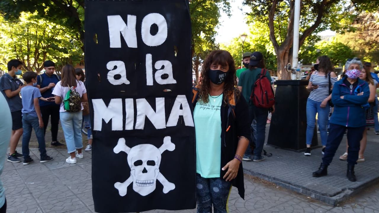 La historia del cartel del No a la Mina que cumple 18 años