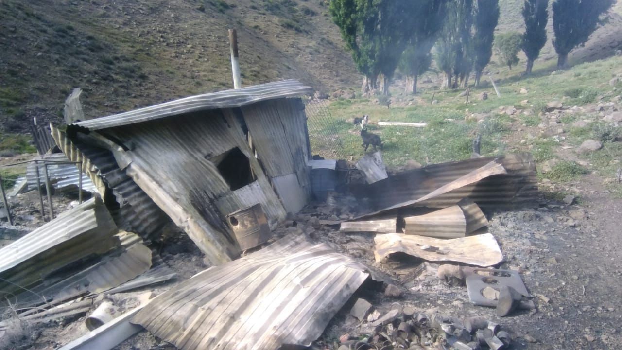 Incendio fatal: Dos personas murieron calcinadas en Ranquil Huao