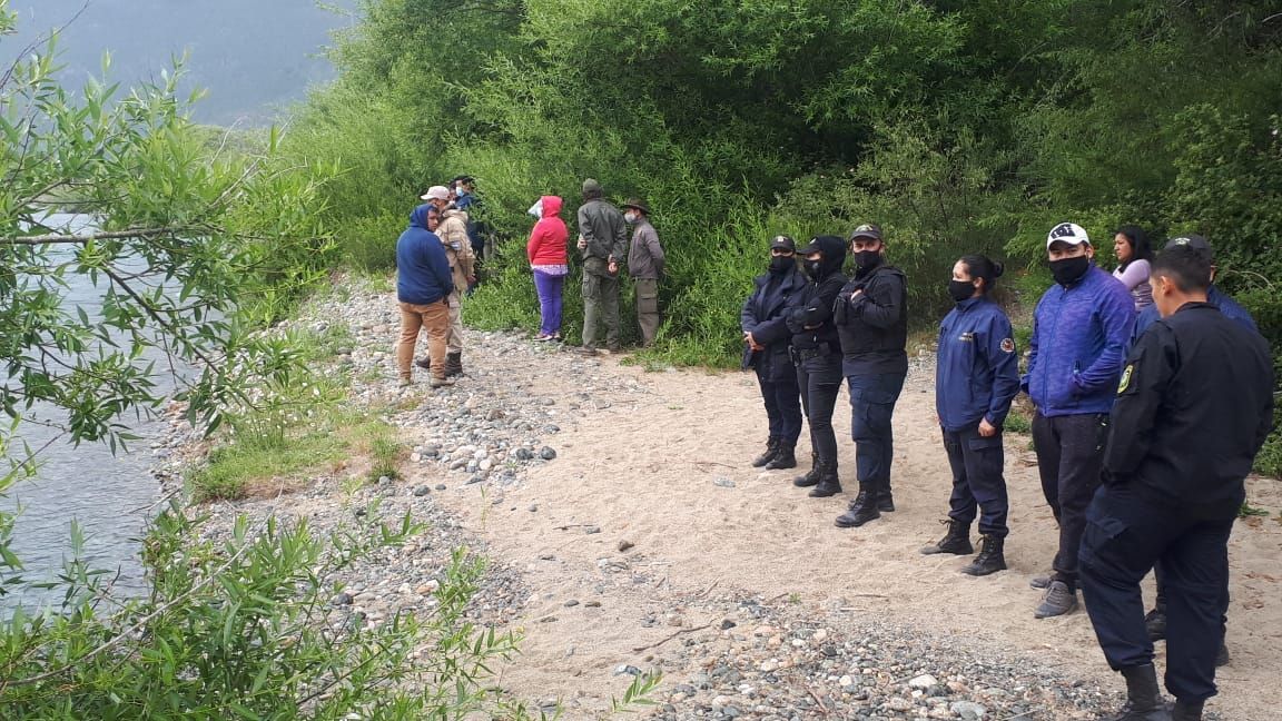Encuentran una persona ahogada en el Río Azul