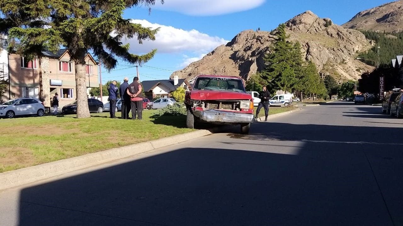 Fuerte choque involucró a tres autos y dejó un lesionado (EQS Notas)