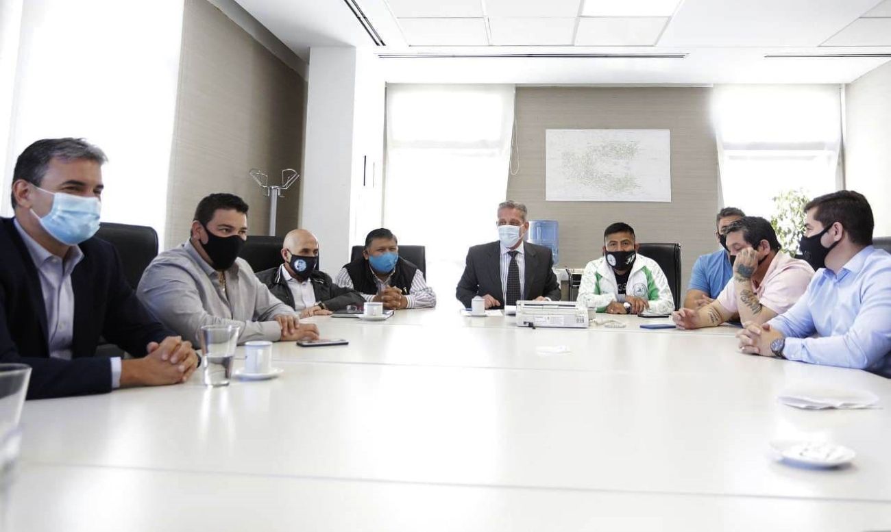 El gobernador Arcioni se reunió con representantes de algunos gremios que apoyan el proyecto de Zonificación (Gobierno del Chubut)