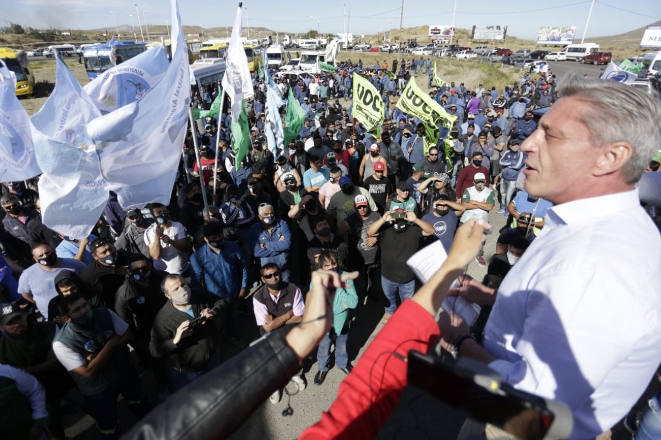Arcioni encabezó marcha de apoyo al proyecto de zonificación (Gobierno del Chubut)