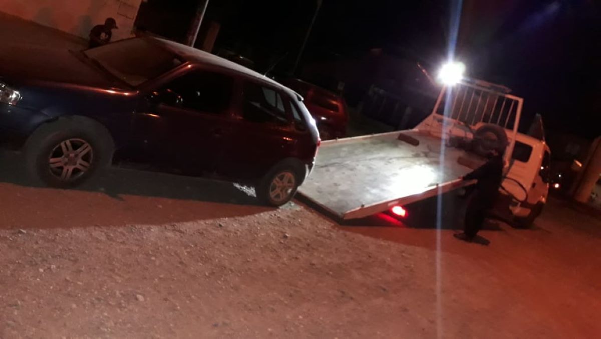 Auto secuestrado durante la noche vinculado con el robo