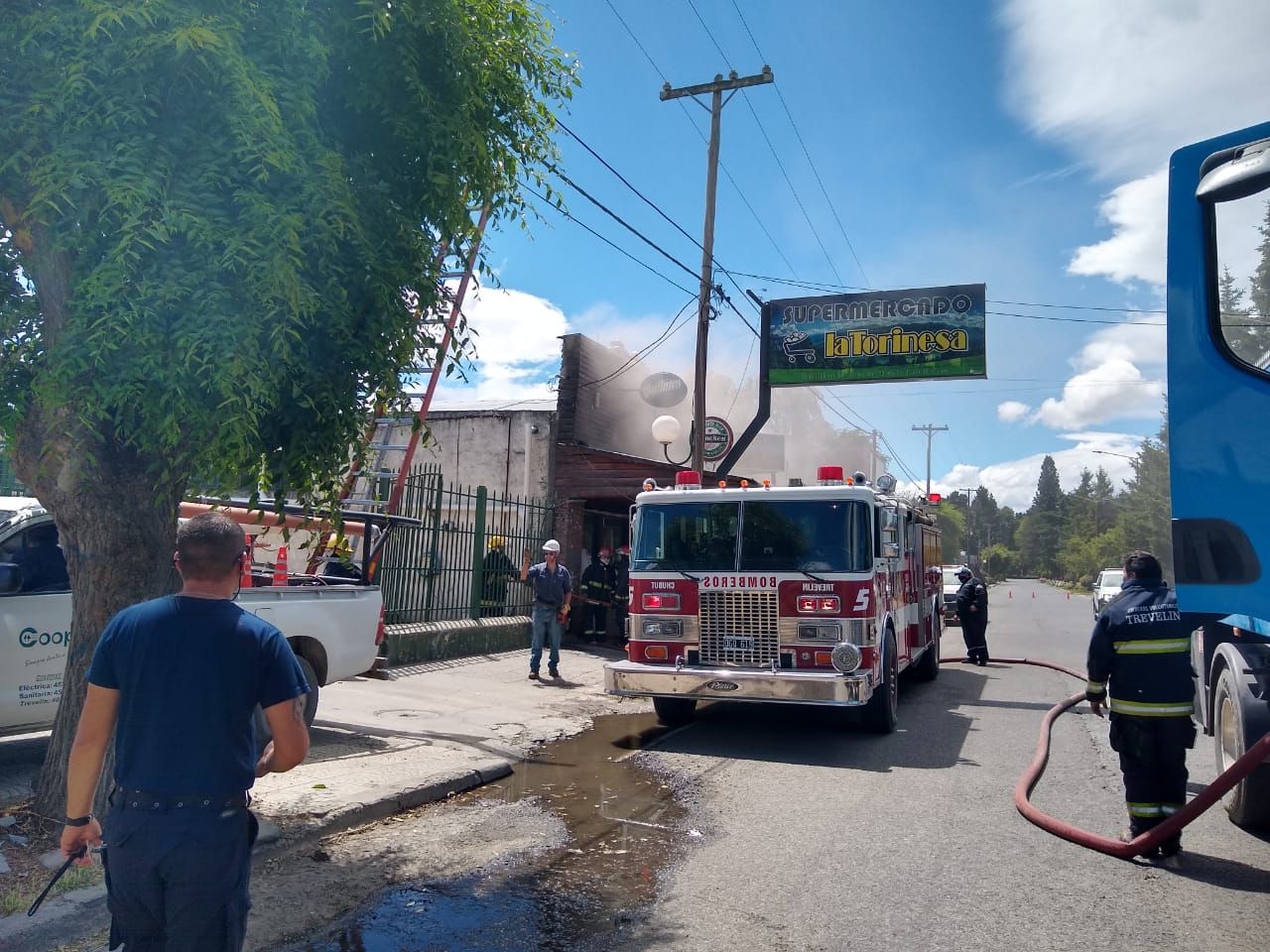 Principio de incendio en Trevelin (elchoike.com.ar)