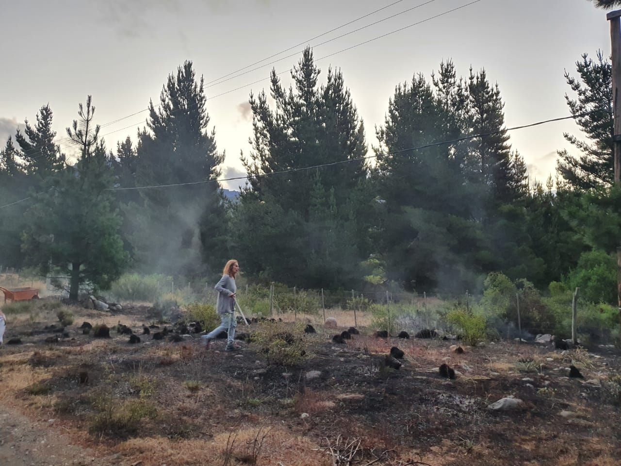 El trabajo de los vecinos de para sofocar el Incendio