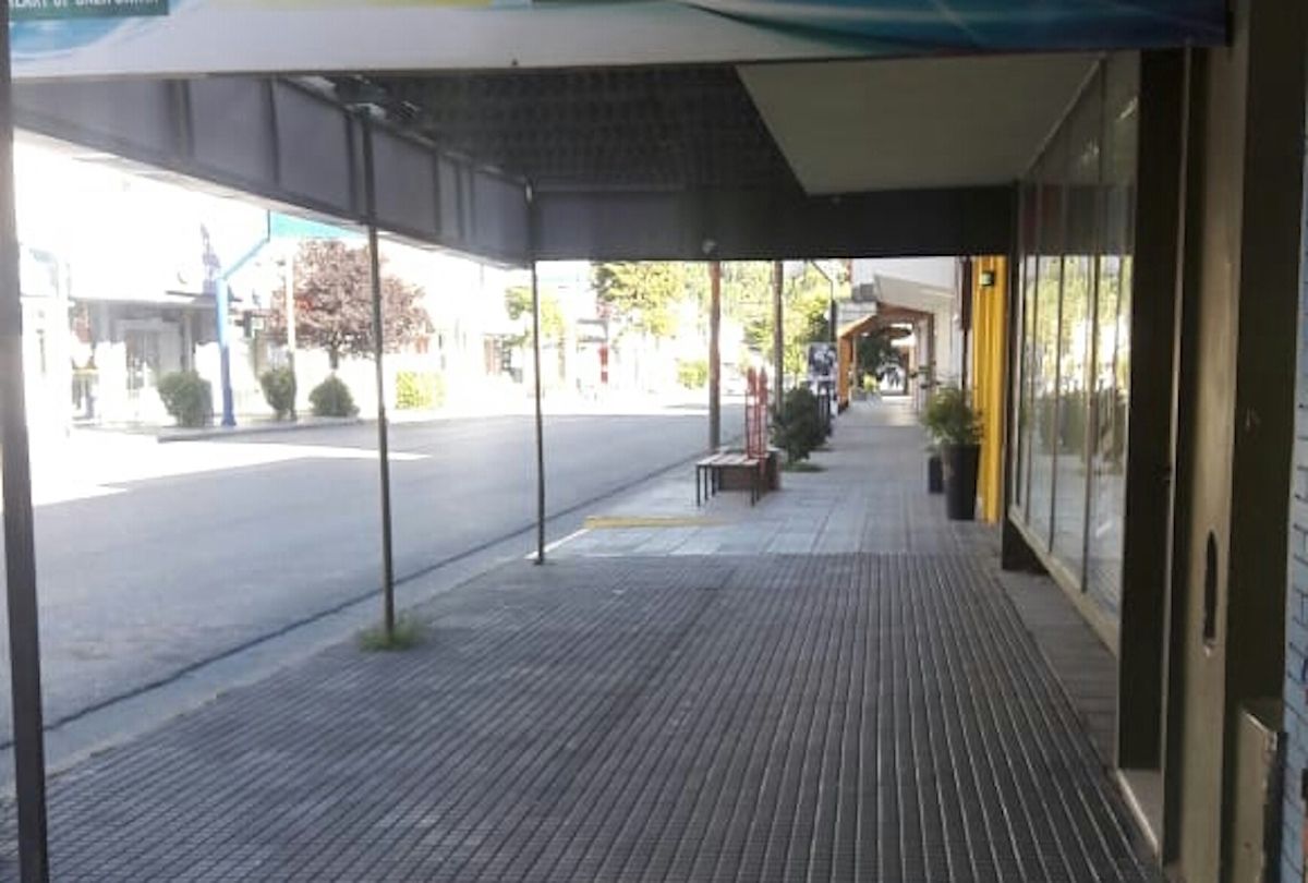Las calles desiertas en el centro de Esquel el primer día del 2021 (Policía del Chubut)
