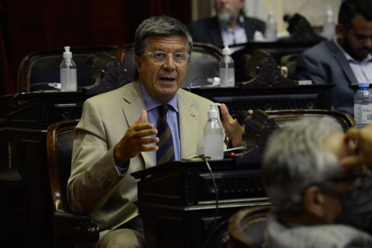 Menna propone dar un crédito fiscal a empleadores por sostener empleo