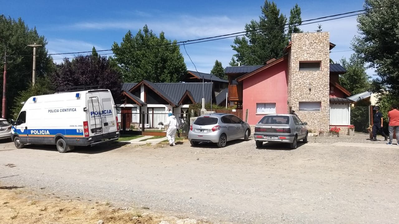 Encuentran a un hombre fallecido en su departamento