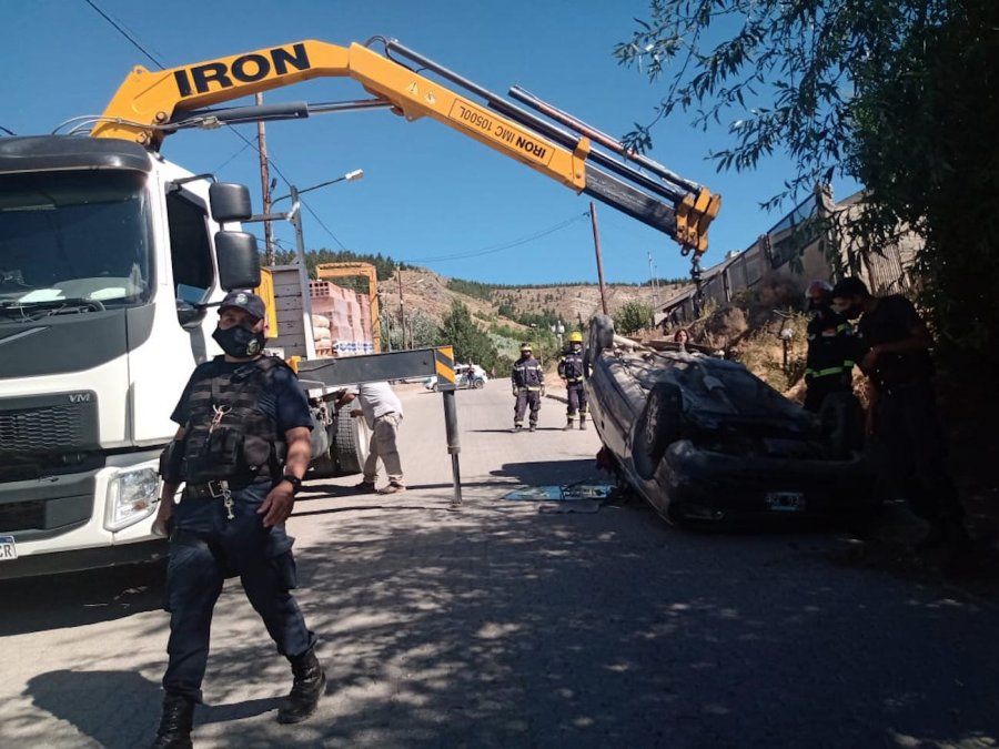 Volcó un vehículo en el Barrio Ceferino de Esquel