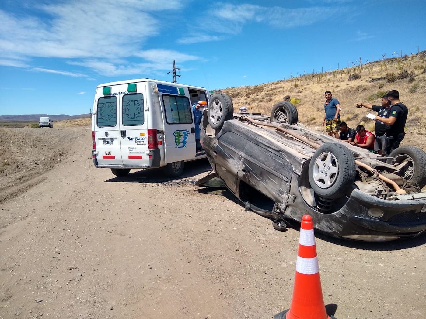 Un auto volcó en la Ruta 40 (Policía del Chubut)