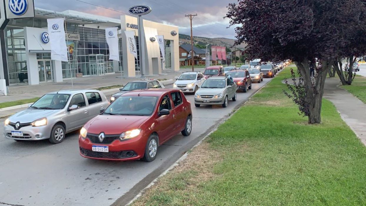 Esquel realizó la primera marcha y caravana del año contra la zonificación