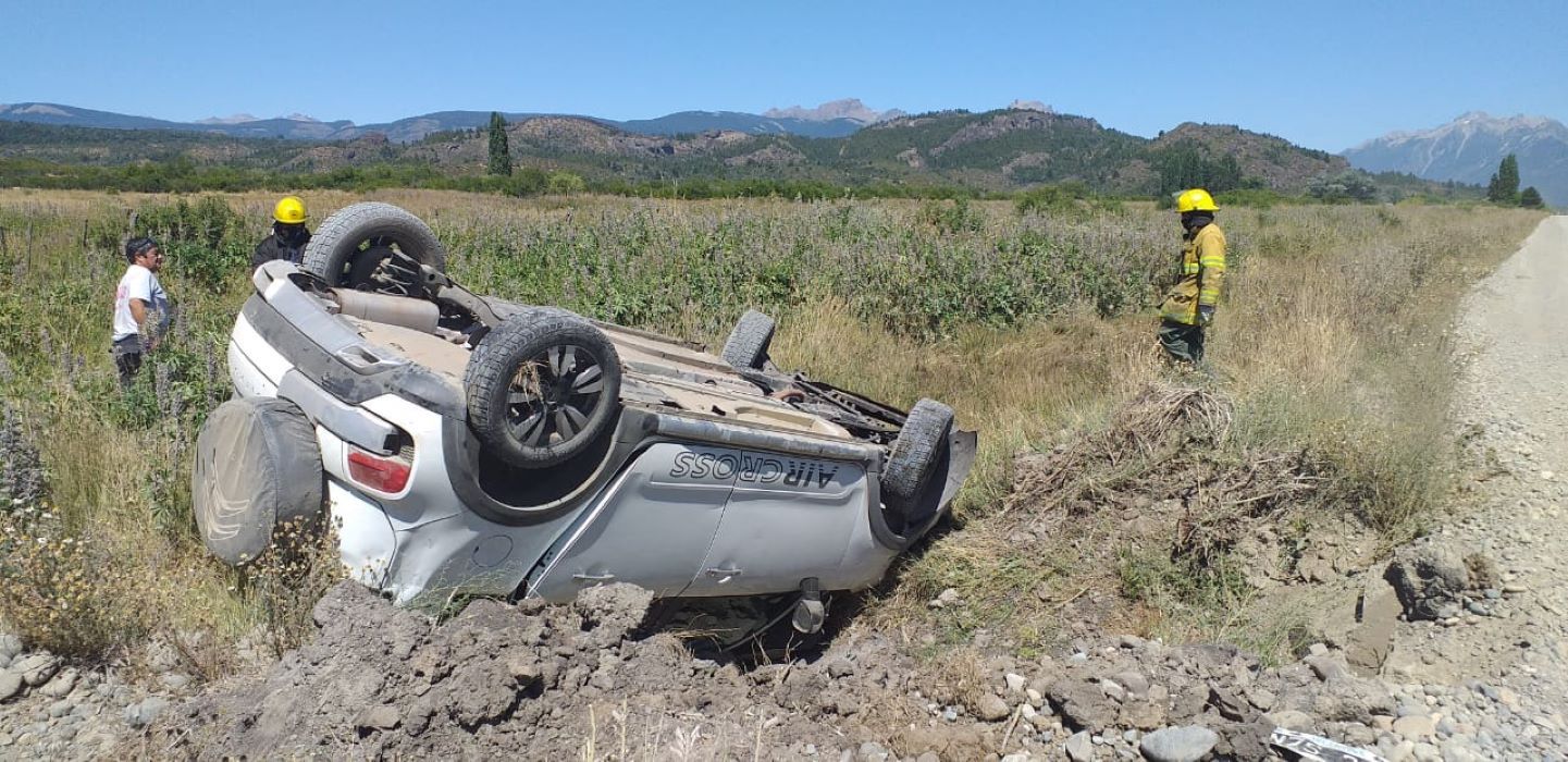 Venían al Parque Los Alerces y volcaron en la ruta 71