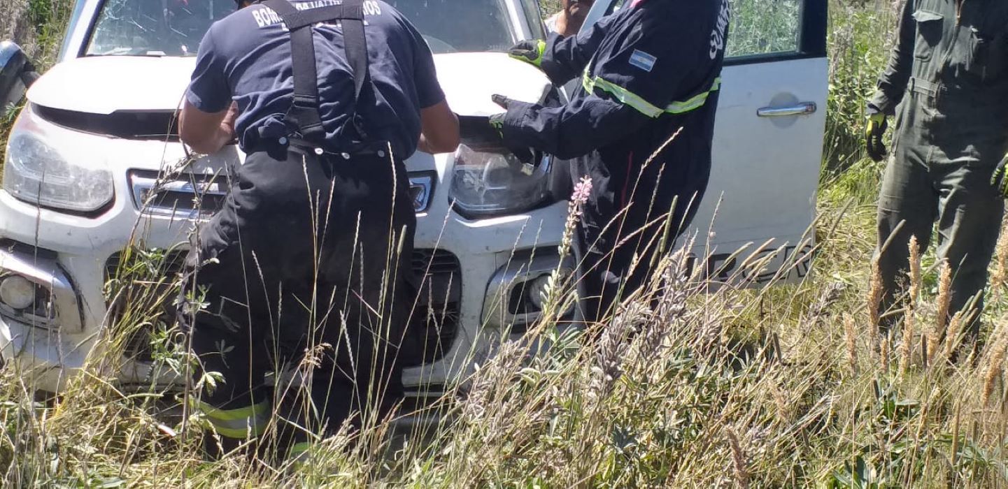 Venían al Parque Los Alerces y volcaron sobre Ruta 71
