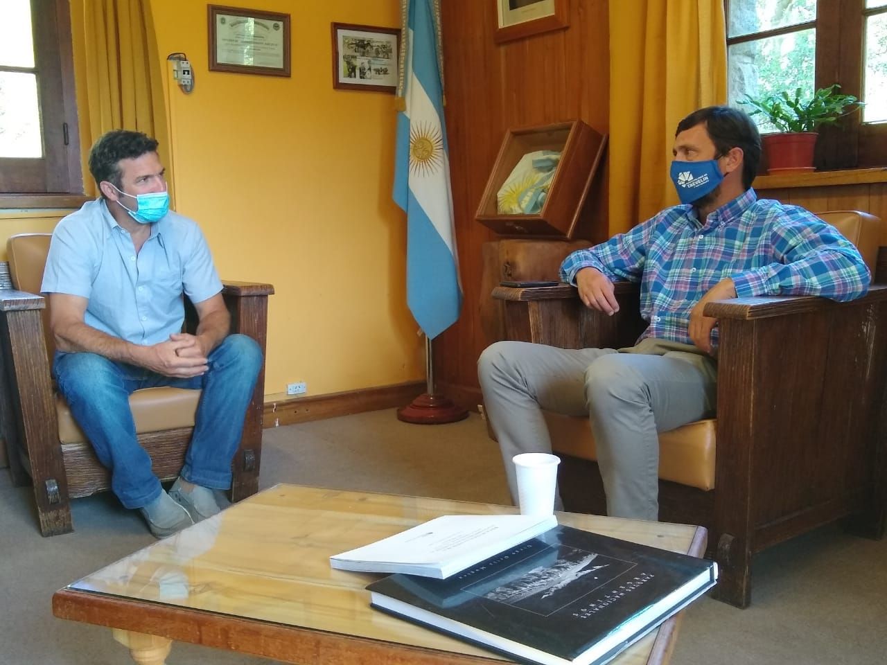 Ingram y Colomb acordaron el trabajo conjunto en Turismo y Ambiente (Municipalidad de Trevelin)