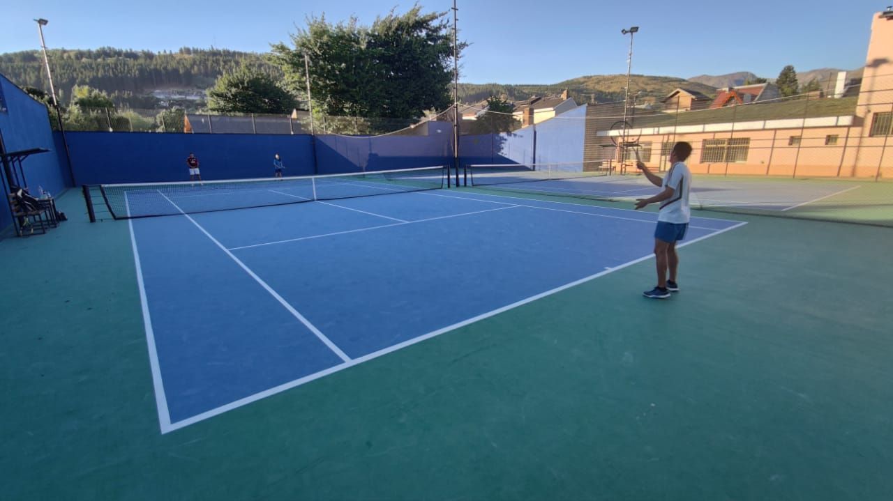Esquel Tenis Club se prepara para el primer torneo del año (Juan Balestra)